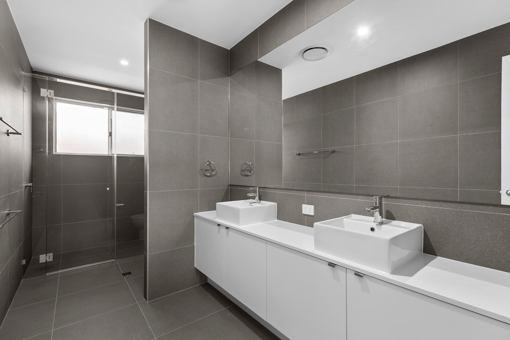 2-web-or-mls-33-prahan-cres